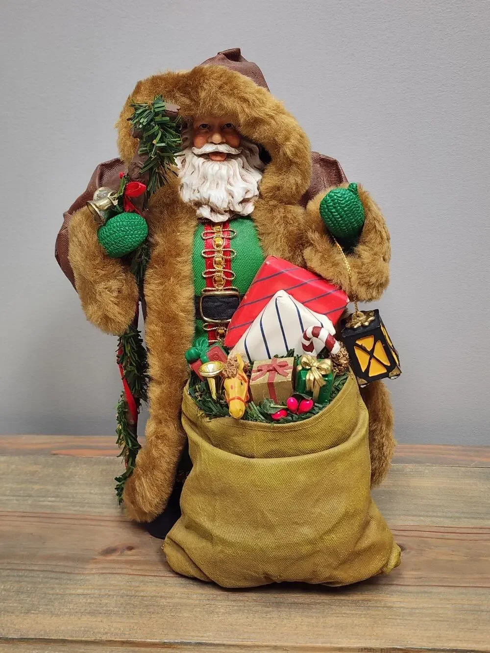 Grandeur Noel Clothique Santa Possible Dreams leather & Fur Coat Bag of Toys 11